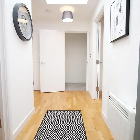 Clare Street Condo, By Staybc *