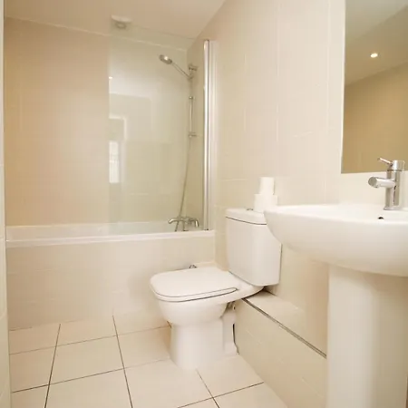 Clare Street Condo, By Staybc *